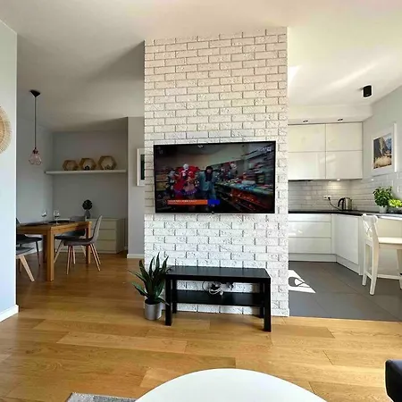 Apartmán Wola Sowinskiego - Salon, Sypialnia, Balkon, Parking Varšava
